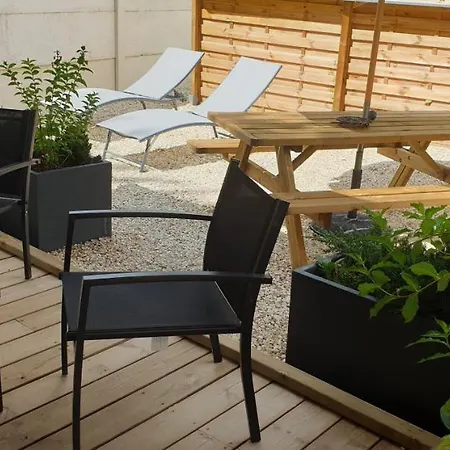 2 A 4 Pers Les Pommes De Pin La Palmyre Proche Zoo Et Plages Holiday home Les Mathes